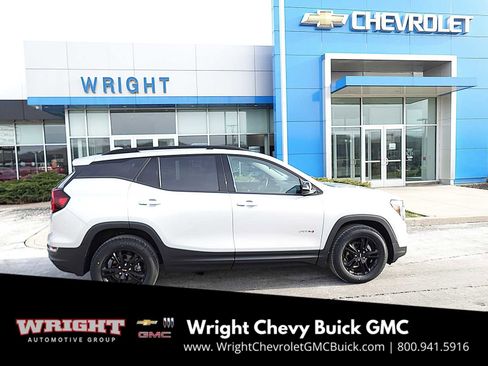 Used 2022 GMC Terrain AT4 image 2