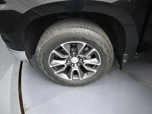 Used 2023 Chevrolet Silverado 1500 LT AWD/4WD image 35