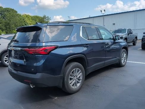 Used 2023 Chevrolet Traverse LT FWD image 3
