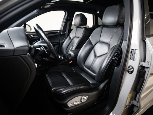 Certified 2023 Porsche Macan AWD/4WD image 5