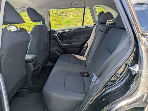 Used 2019 Toyota RAV4 LE FWD image 14
