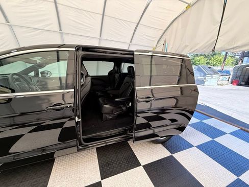 Used 2025 Chrysler Pacifica Select FWD image 17