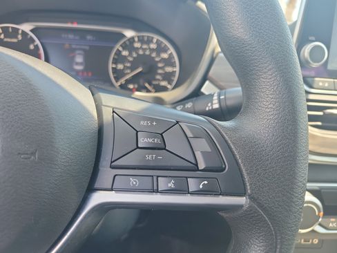 Used 2025 Nissan Altima 2.5 SV FWD image 20