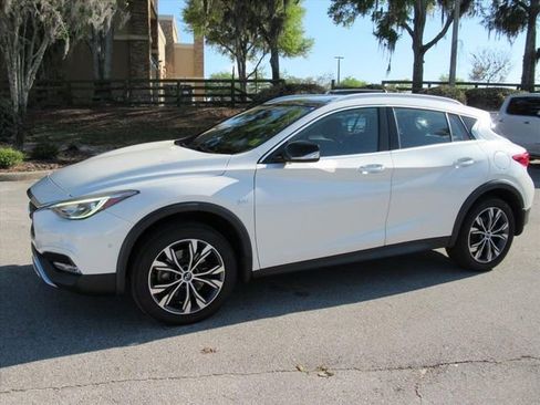 Used 2018 INFINITI QX30 Premium w/ Navigation Package image 4