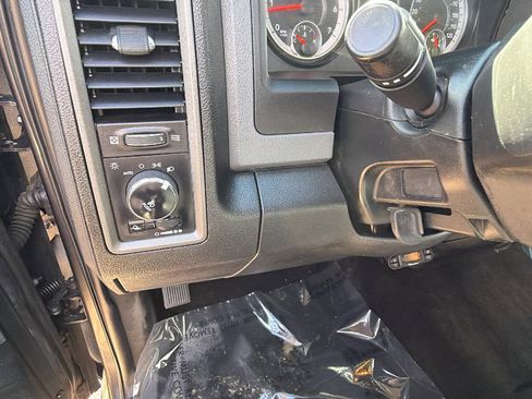 Used 2017 RAM 1500 Express w/ Express Value Package image 25