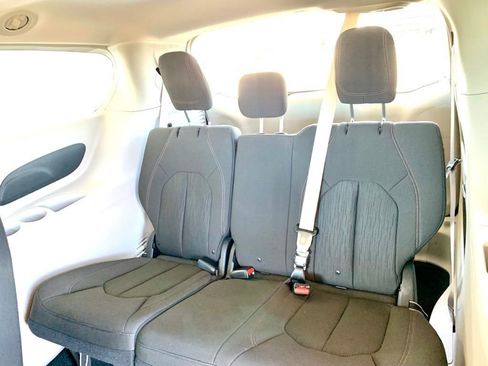 Used 2019 Chrysler Pacifica Touring Plus image 13