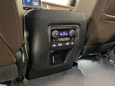 Used 2024 Chevrolet Tahoe High Country image 24