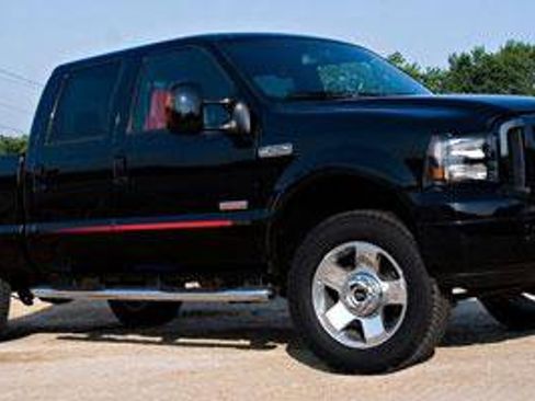 Used 2010 Ford F250 Lariat image 1