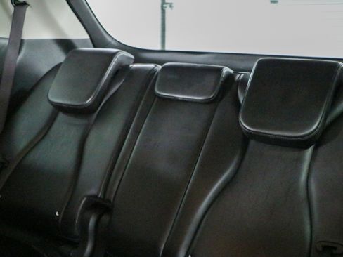 Used 2025 Kia Carnival FWD image 25