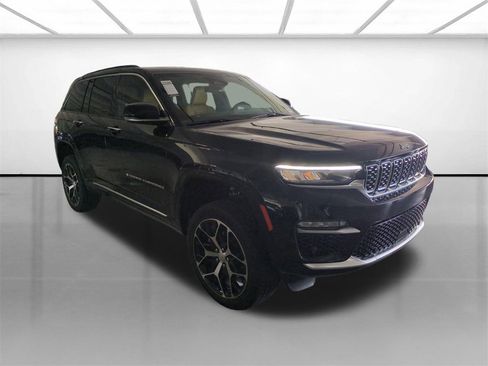 New 2025 Jeep Grand Cherokee Summit image 2