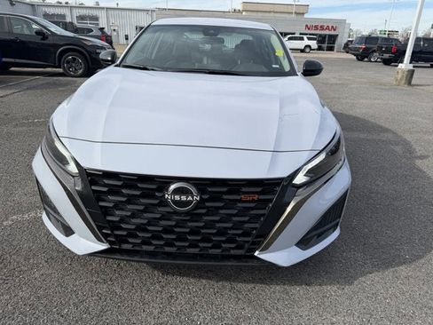 Used 2024 Nissan Altima 2.5 SR image 2