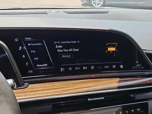 Certified 2023 Cadillac Escalade ESV Premium Luxury AWD/4WD image 18
