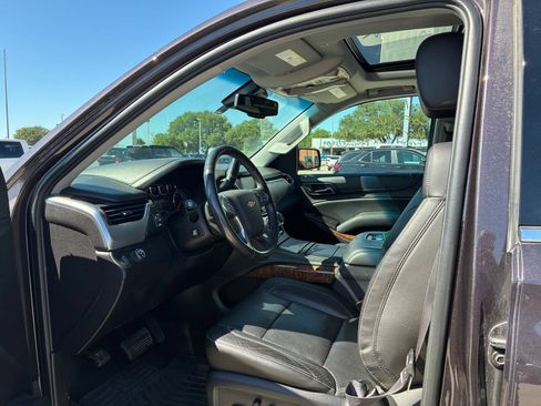 Used 2015 Chevrolet Suburban LTZ RWD image 2