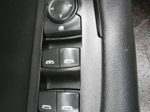 Used 2019 Chevrolet Blazer LT FWD image 21