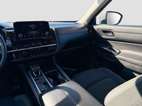 Used 2025 Nissan Pathfinder SV FWD image 22