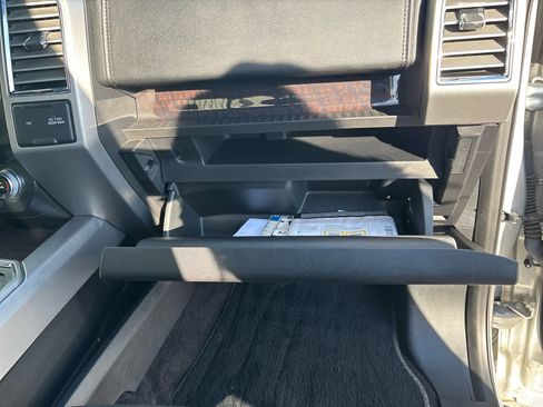 Used 2016 Ford F150 Platinum w/ Equipment Group 701A Luxury image 21