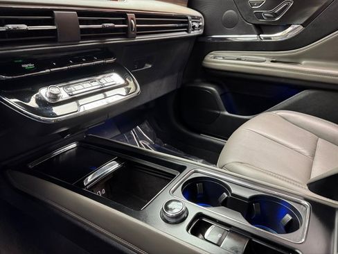 Used 2023 Lincoln Corsair Reserve image 19