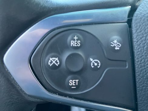 Used 2022 Chevrolet Traverse LT FWD image 17