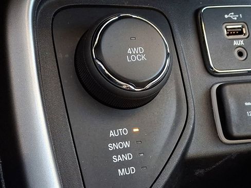 Used 2019 Jeep Compass Latitude w/ Cold Weather Group image 23