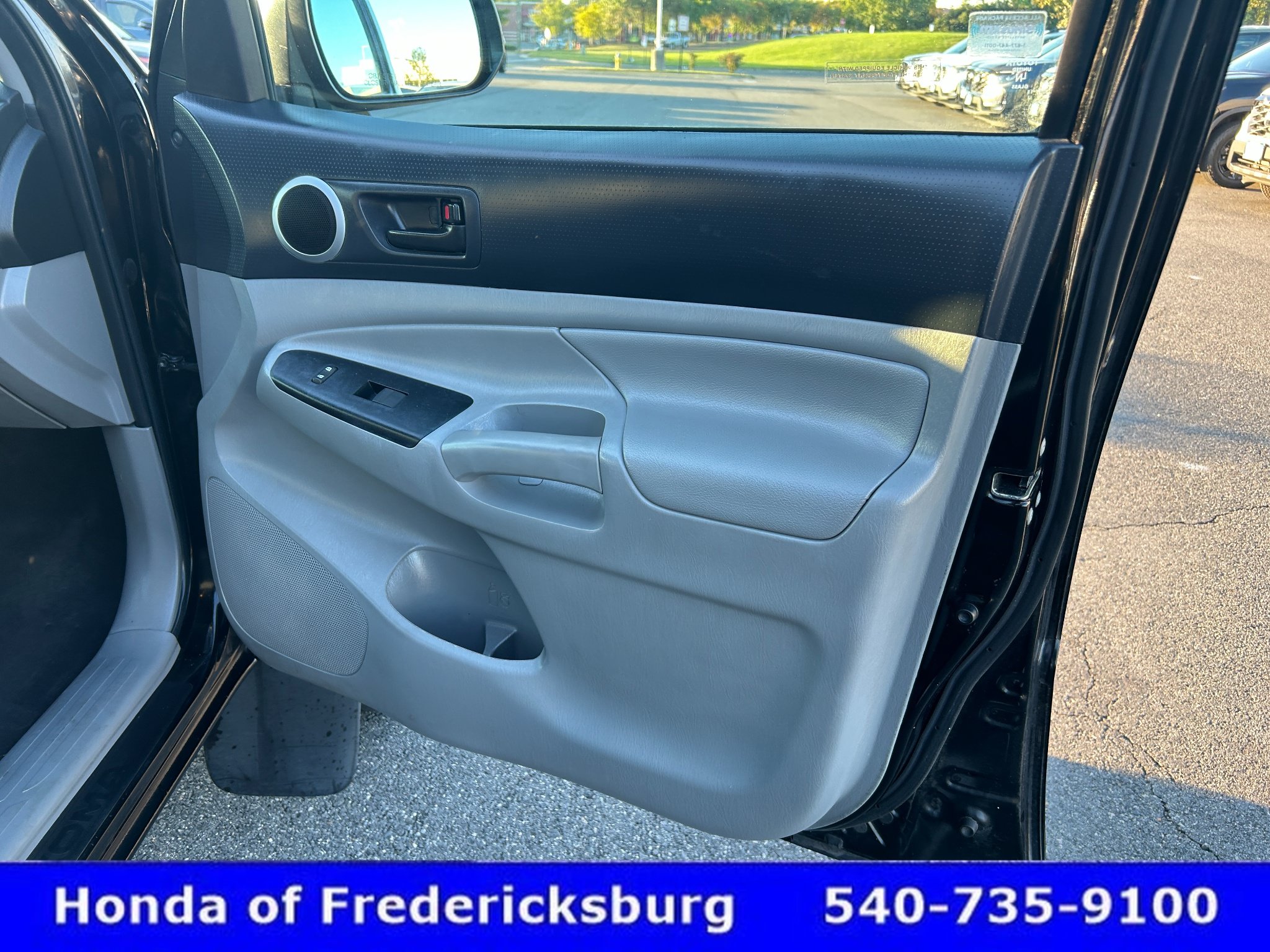 Used 2015 Toyota Tacoma 4x4 Double Cab w/ SR5 Package image 14