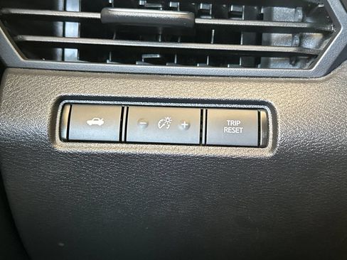 Used 2025 Nissan Altima 2.5 SV FWD image 29