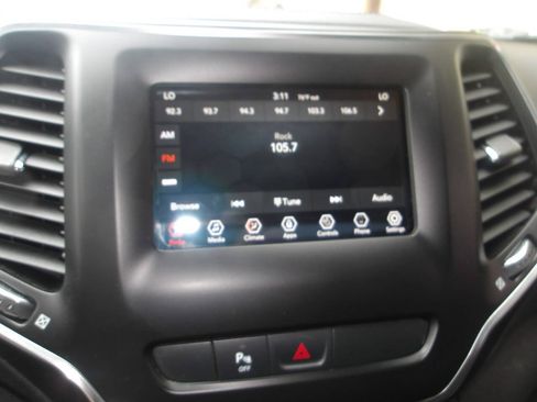 Used 2019 Jeep Cherokee Latitude Plus AWD/4WD image 15