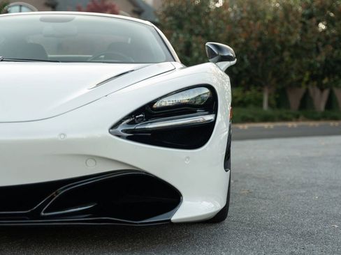 Used 2021 McLaren 720S Spider image 18