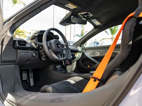 New 2026 McLaren Artura image 8