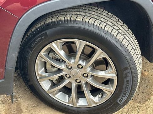 Used 2021 Jeep Cherokee Latitude Lux w/ Sun & Sound Group image 2