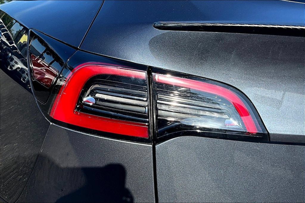 Used 2022 Tesla Model Y Performance AWD/4WD image 21