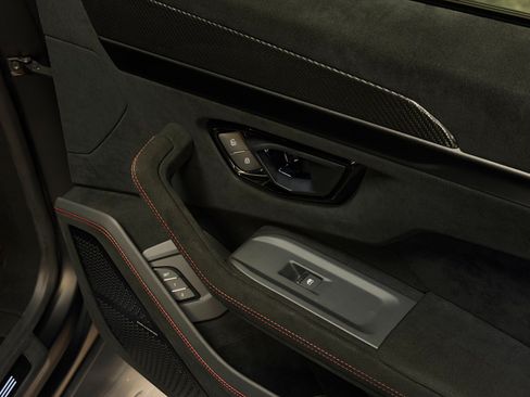 Used 2023 Lamborghini Urus Performante AWD/4WD image 27