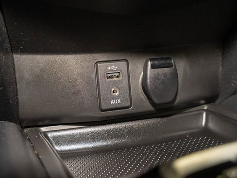 Used 2017 Nissan Rogue SV w/ SV Premium Package image 14