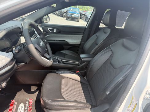 Used 2024 Jeep Compass Latitude AWD/4WD image 12