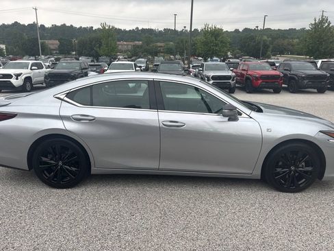 Used 2022 Lexus ES 350 F Sport FWD image 2
