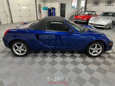 Used 2003 Toyota MR2 image 13
