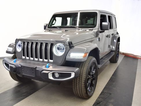 Used 2023 Jeep Wrangler Unlimited Sahara w/ Cold Weather Group AWD/4WD image 4