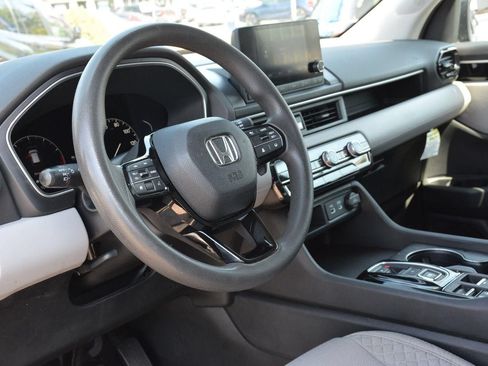 Used 2023 Honda Pilot LX image 10