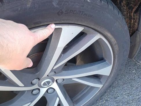 Used 2021 Volvo XC40 T5 R-Design w/ Advanced Package image 46