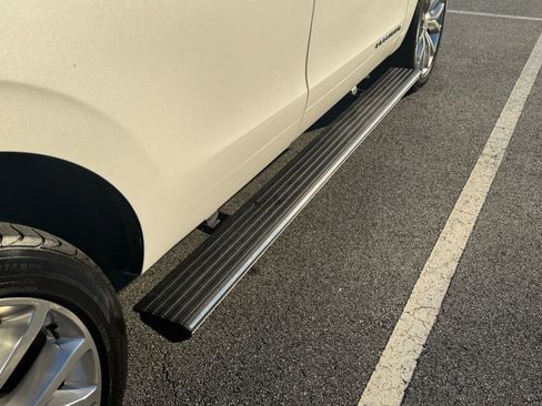 Used 2019 Ford Expedition Platinum image 27