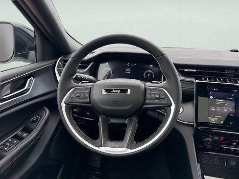 New 2025 Jeep Grand Cherokee L Altitude image 16