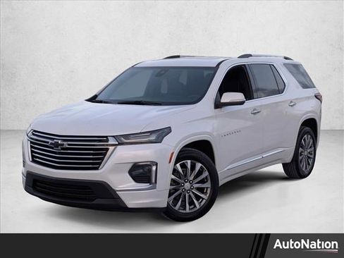 Used 2023 Chevrolet Traverse Premier FWD image 1