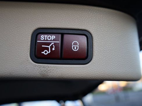 Used 2015 Mercedes-Benz GL 450 4MATIC w/ Driver Assistance Package image 17