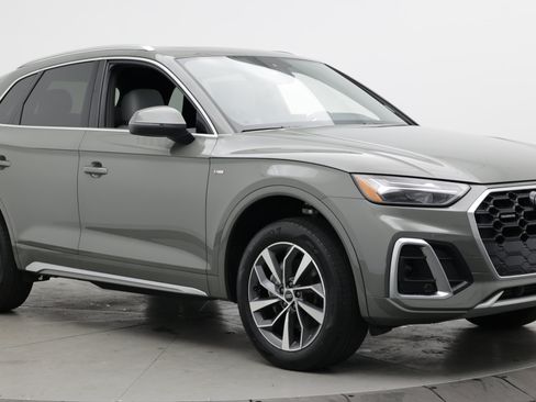 Used 2023 Audi Q5 2.0T Premium w/ Convenience Package AWD/4WD image 3