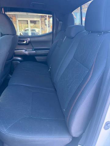 Used 2017 Toyota Tacoma TRD Off-Road w/ Tow Package (A/T) AWD/4WD image 5