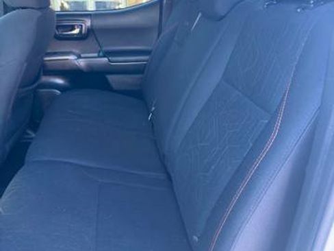Used 2017 Toyota Tacoma TRD Off-Road w/ Tow Package (A/T) AWD/4WD image 5