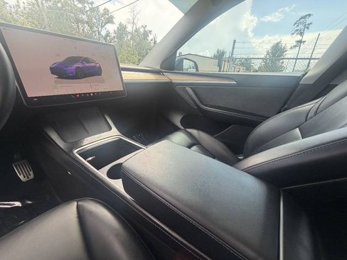 Used 2024 Tesla Model Y Long Range RWD image 15
