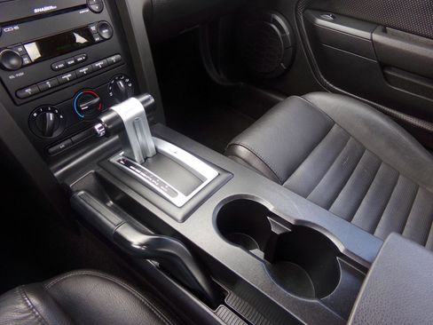 Used 2005 Ford Mustang GT RWD image 18