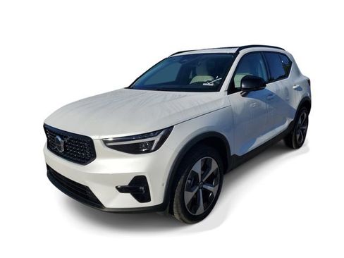 Used 2026 Volvo XC40 B5 Plus AWD/4WD image 2