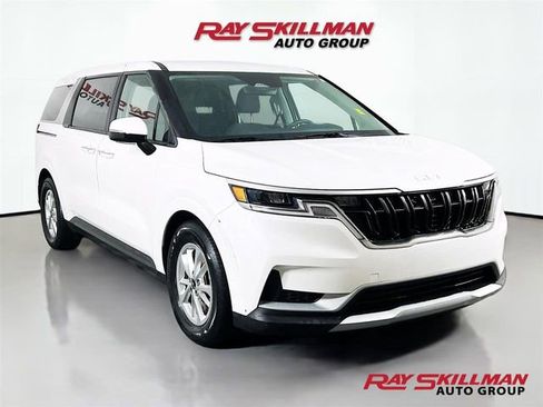 Used 2023 Kia Carnival LX image 1