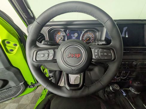 Used 2025 Jeep Wrangler Unlimited Rubicon image 21